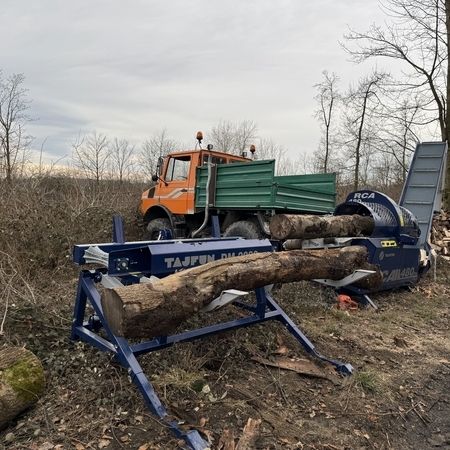 Leistungsstarke Maschine zum Holzspalten